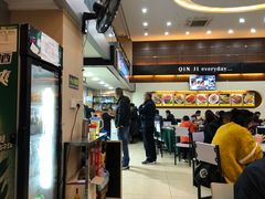 -覃记海鲜美食餐厅