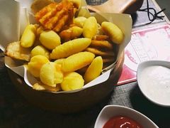 -HIGH FIVE哈福手工汉堡(桂林路店)