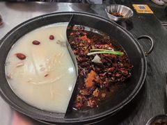 -鹿鸣山草本茶香火锅(园西路店)