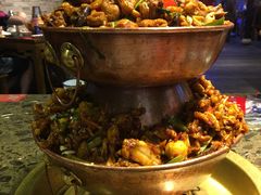 -沪小二炭火蛙锅(淮海中路美食不夜城店)