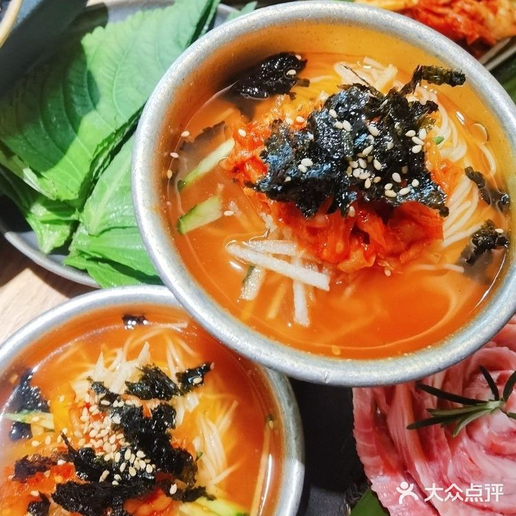 深夜食堂必来椿社烤肉!冰面配烤肉巨爽