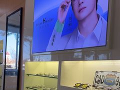 -光明眼镜·蔡司授权(徐泾店)