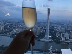 年份桃红起泡与广州塔-广州四季酒店·意珍·意式自助餐