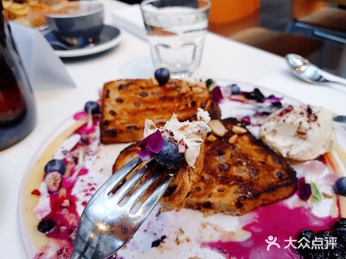 Rustica Rialto Towers图片