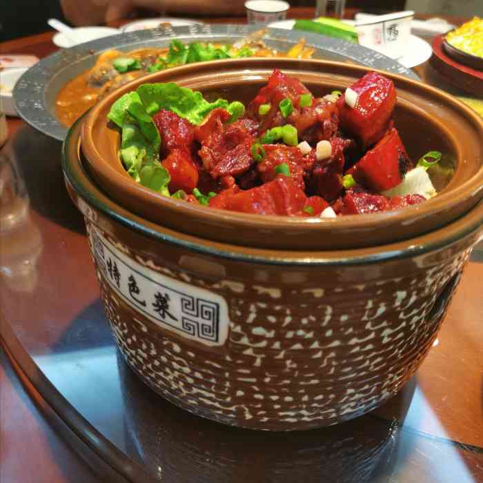 老瓦房餐饮管理有限公司-"旅游途经,选择了这家餐馆,门面很大,进入.