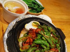 小炒黄牛肉煲仔饭-西华园文化餐吧
