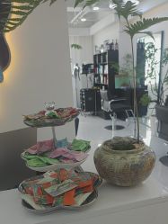 -V7 HAIR SALON