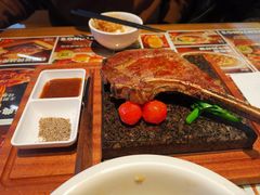-瑞虹新天地月亮湾