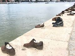 -多瑙河畔鞋履雕塑