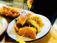 27特色牛肉汉堡-HELLO 27 意面·沙拉·帕尼尼