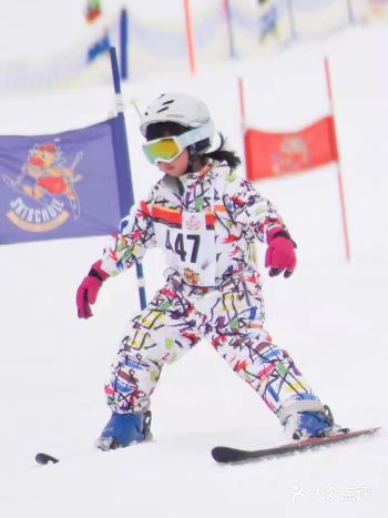 现在的小孩子滑雪真的很厉害啊