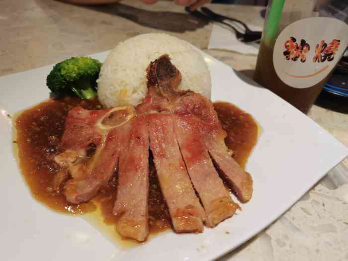样样都想食,可惜胃就这么小,那么大,只能先食蒜香汁t骨猪扒饭和芝士焗