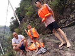 -安吉龙王山峡谷漂流