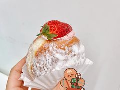 草莓奶油bom-屋裡·Union Bakery(龙江路店)