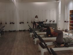 -静待花开瑜伽尊巴会馆