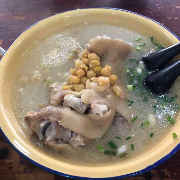 胡记蹄花汤-"也是在川美附近的苍蝇小店,蹄花汤估计是重.