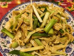 -闯关东东北农家菜(崂山石老人店)