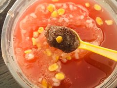 西瓜冰浆（挖了朋友一勺黑糯米的）-夏食光安顺小舒冰粉冰浆(甲秀楼店)