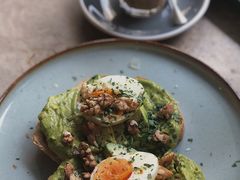 牛油果煮蛋吐司-RAC BAR(安福路店)