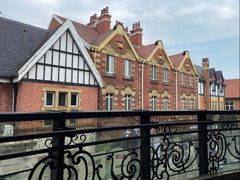 -钟书阁(松江泰晤士小镇店)