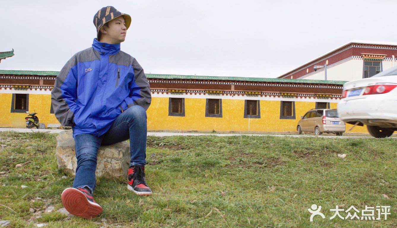 一座高大华丽建筑的寺庙