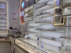 -美式眼镜·授权蔡司.依视路.尼康.豪雅.明月(南翔印象城店)