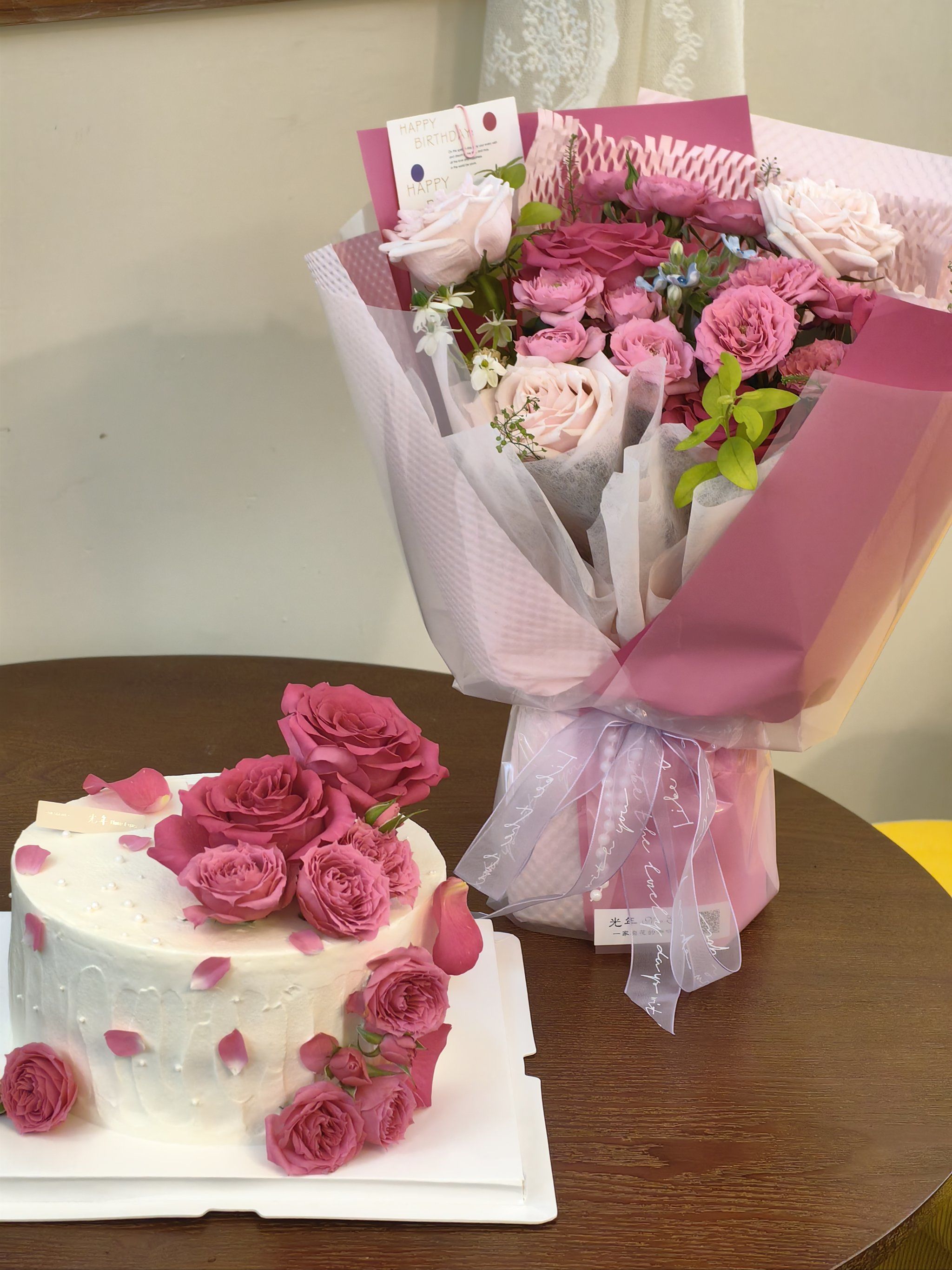 8寸生日蛋糕送mini花束