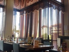 靠窗位-光谷希尔顿酒店-厨意意大利餐厅(鸿雁路店)