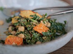烤南瓜蔓越莓三角豆色拉-Wagas沃歌斯(富力广场店)
