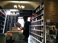 -钟书阁(松江泰晤士小镇店)