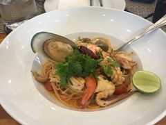-Chom Cafe and Restaurant