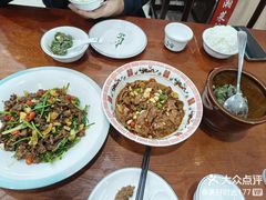 -湖南人家湘菜馆(镇江路店)
