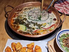 -洱火云南酸菜牛肉火锅(石景山当代商城店)