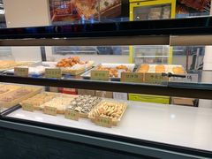 面包甜点陈列柜-四季小馆·地道北京小吃(广百店)