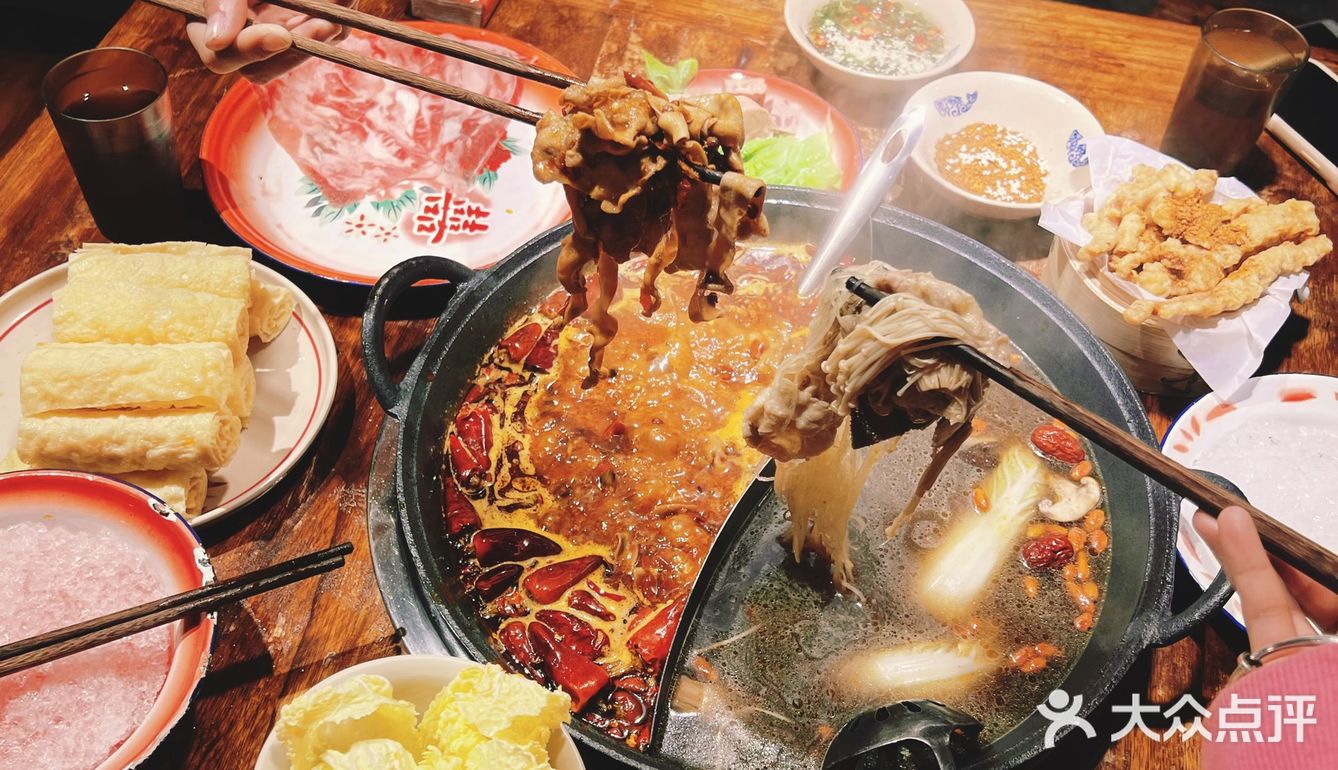 一场舌尖上的盛宴，尽在广州花都区这家重庆鸳鸯老火锅🍲！