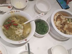 -渝是乎酸菜鱼·川渝小炒(新世界百货望京店)