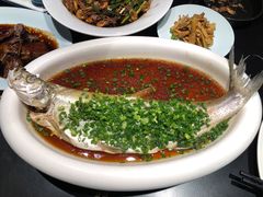 葱油钱塘江翘嘴鱼-老头儿油爆虾·1987杭州烟火味(湖滨银泰in77D区店)