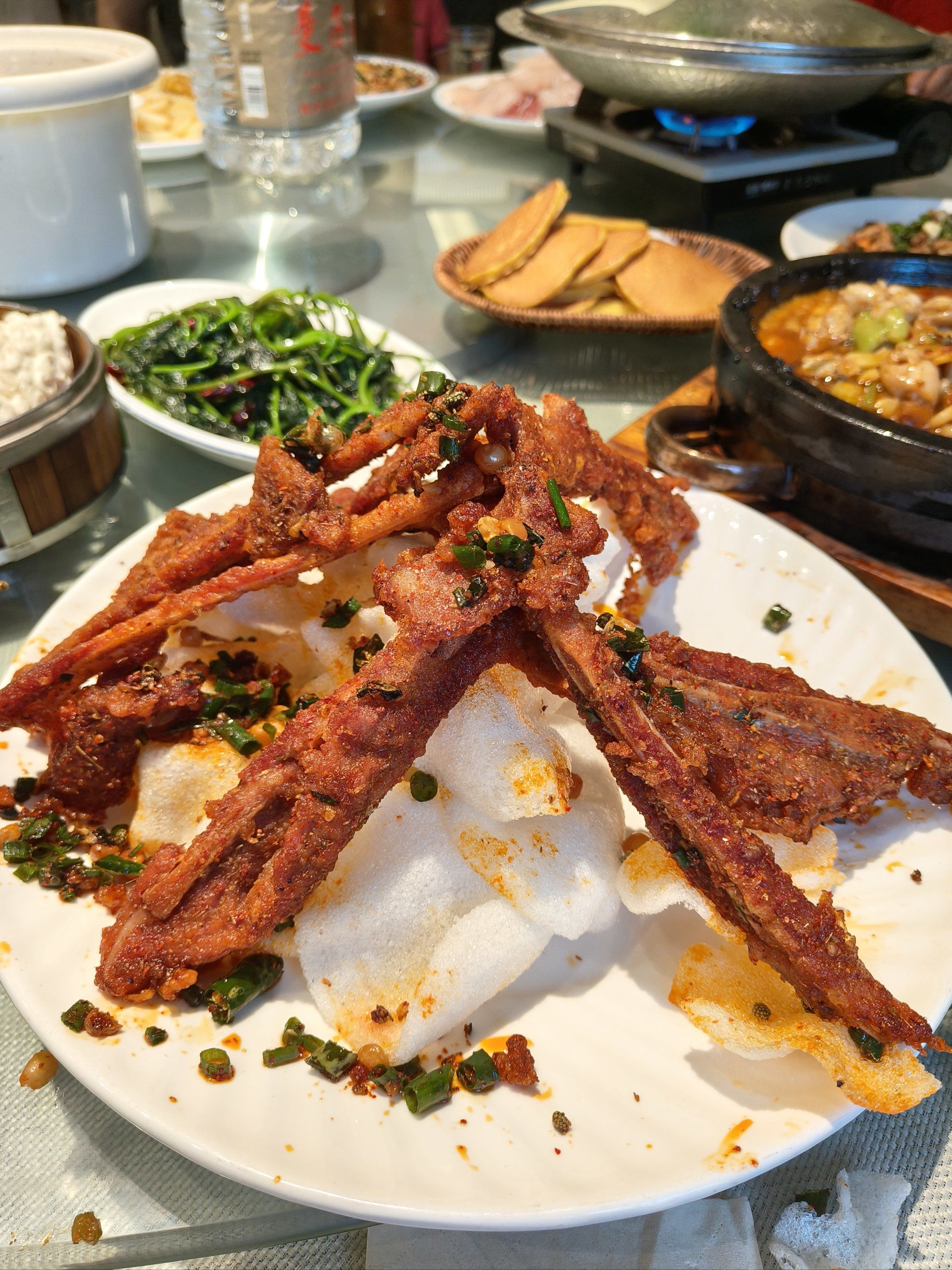 因为万州背二哥江湖菜适合大众口味,味养实