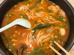 -花馬肆.云南过桥米线(汉神购物广场现场熬汤店)