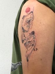 -龙之吻专业刺青·手工耳洞·纹身去色