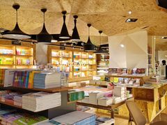 -新华里咖啡书吧(新华书店小寨店)