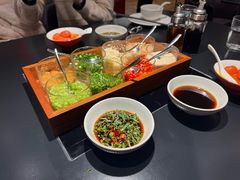 -鲜入唯煮·港式海鲜牛肉火锅(金宝街店)