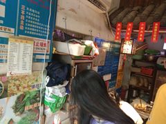 -爆炸头阿姨小四川正宗川味小吃(无任何分店)