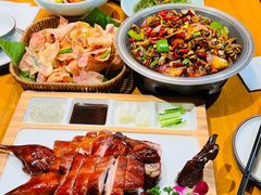 -老滇山寨•云南特色菜•地方菜•民族风情歌舞表演(金碧店)