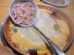 -洱火云南酸菜牛肉火锅(石景山当代商城店)