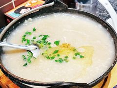 -何妹湿辣牛肉·粤式烧烤砂煲(桂雅路店)