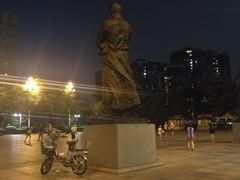 -英雄广场