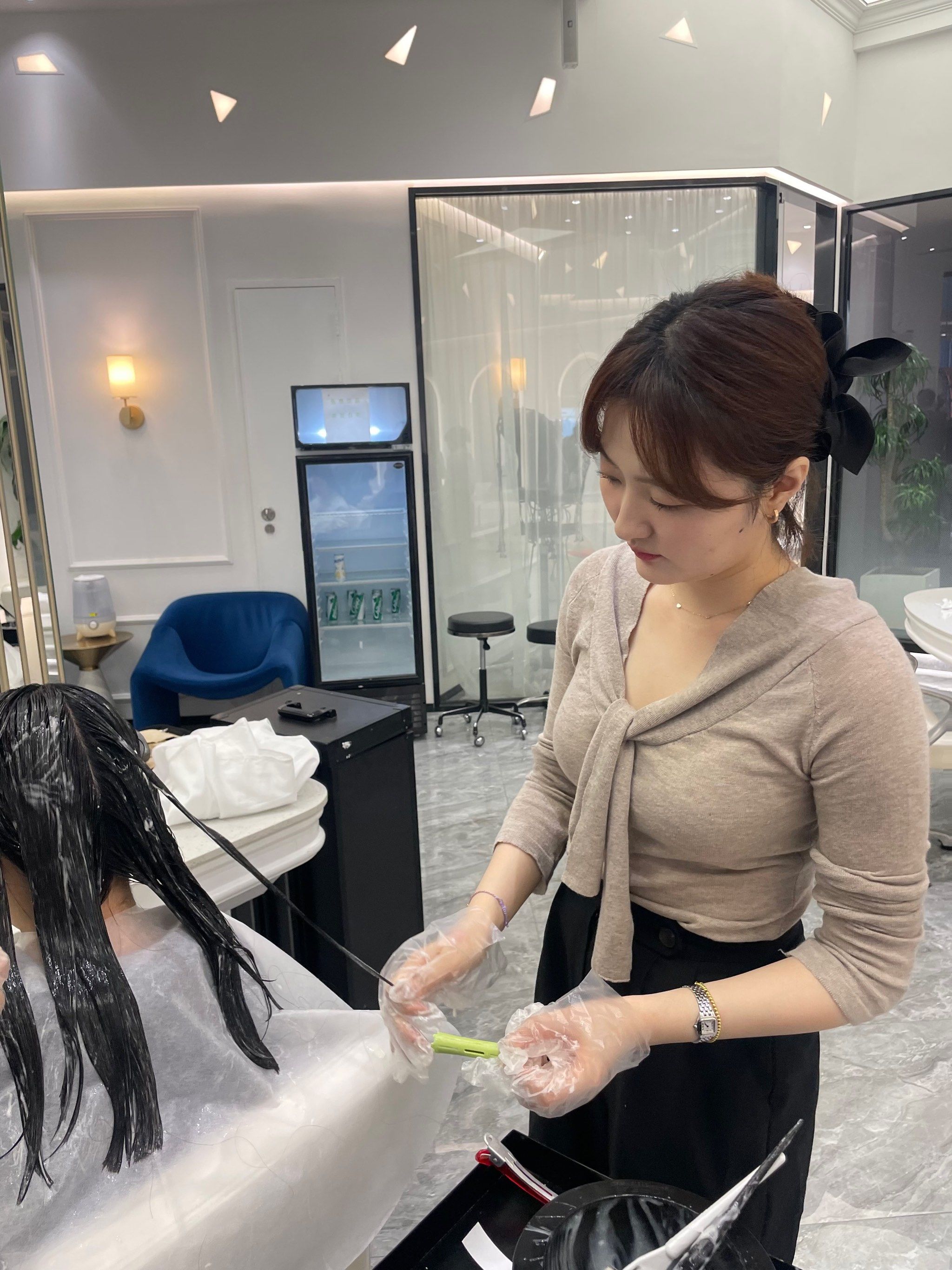 工作在上海的韩国女发型师