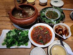 -老滇山寨•云南特色菜•地方菜•民族风情歌舞表演(金碧店)