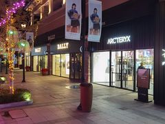 -王府井奥莱棋盘山小镇